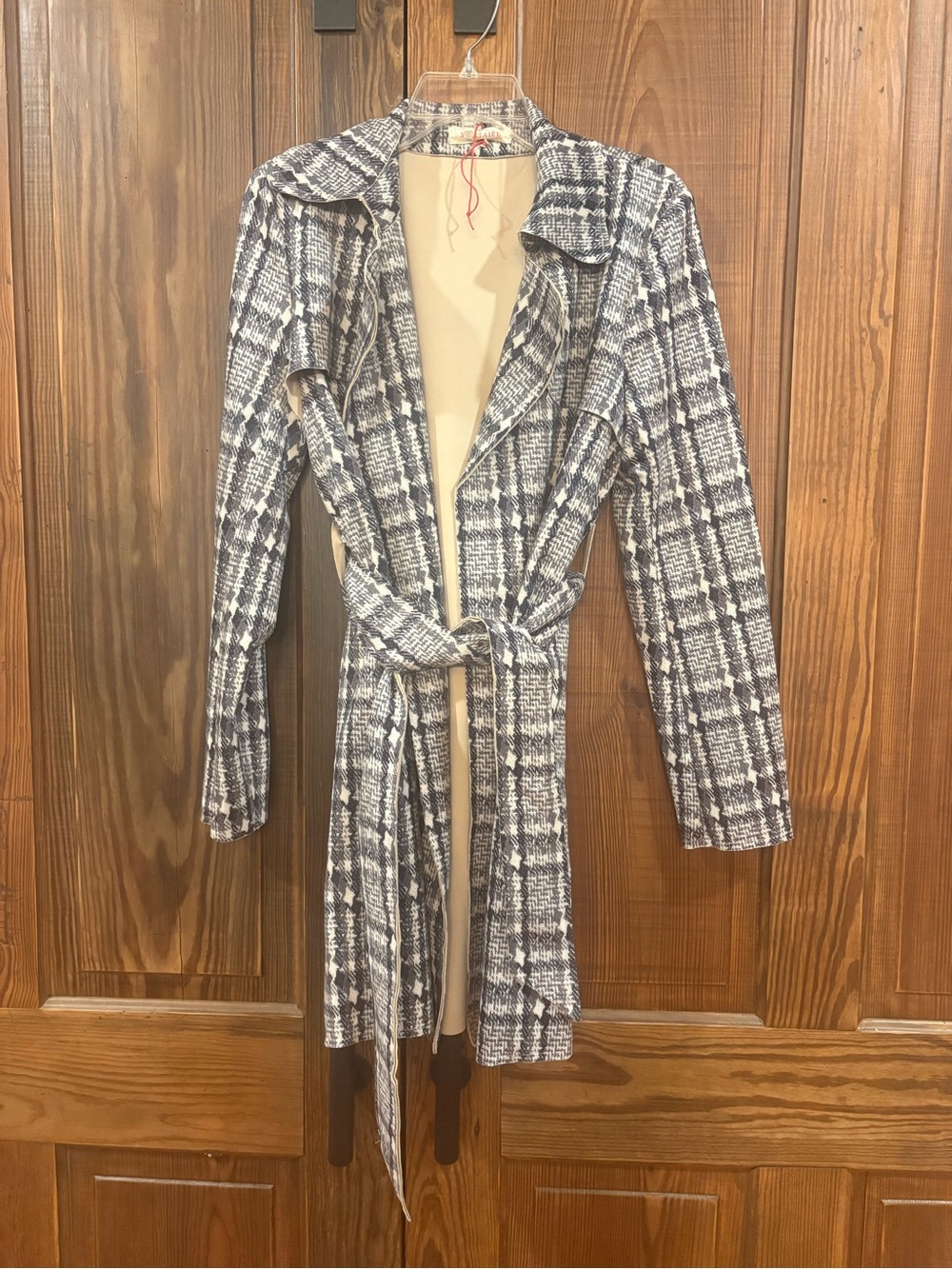 Solitaire Black and White Plaid Knit Wrap Robe